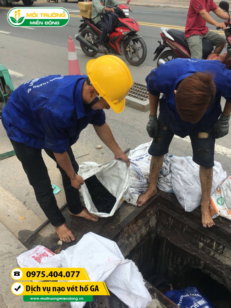 Trển khai nạo vét hố ga trên đường dân sinh tại đường Đoàn Nguyễn Tuân, TP. HCM ☎ 0975.404.077 #moitruong #vietnam #Environmental #việtnam #hutbephot #HCM