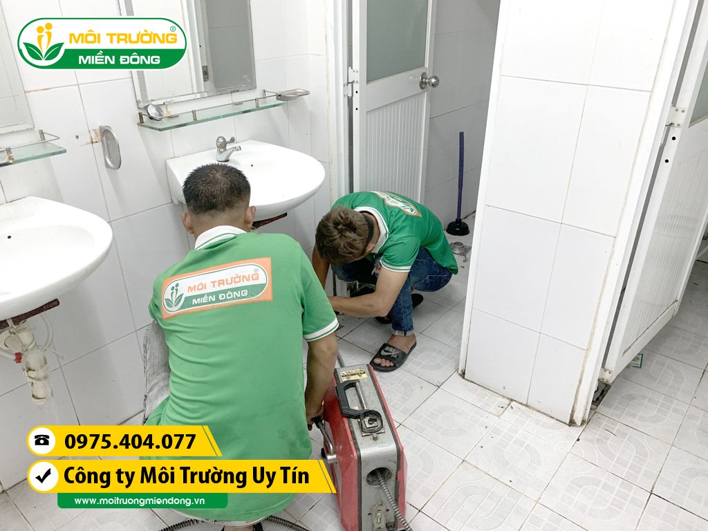 Thông tắc cống bằng máy lò xo công nghiệp - xử lý nhanh chóng và hiệu quả tại Đồng Nai ☎ 0975.404.077 #moitruong #vietnam #Environmental #việtnam #wc #nhavesinh #ĐồngNai