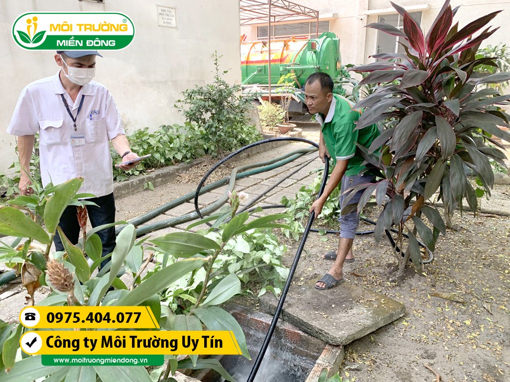 Nhân viên vệ sinh cống cho khách tại Đồng Nai ☎ 0975.404.077 #moitruong #vietnam #Environmental #việtnam #wc #nhavesinh #ĐồngNai