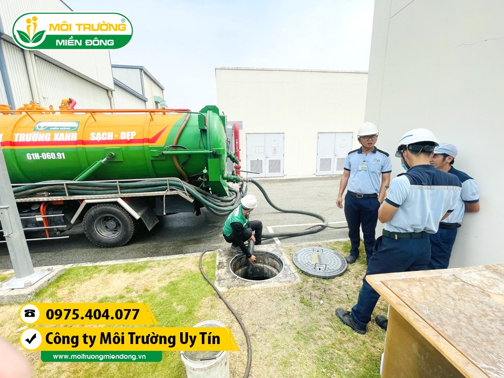 Thi công hút hầm cầu & bể phốt tắc cho nhà máy tại Đồng Nai ☎ 0975.404.077 #moitruong #vietnam #Environmental #việtnam #huthamcau #ruthamcau #hcm #HồChíMinh